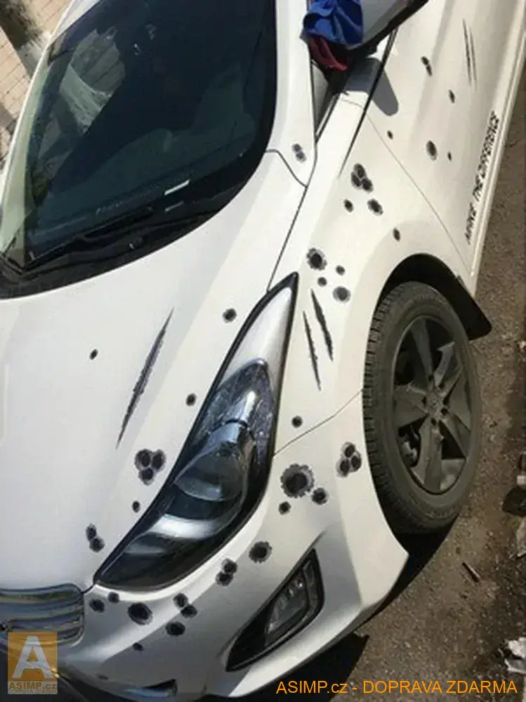 Samolepka na auto - Díry po kulkách & škrábance (4) / A-000883 / DOPRAVA ZDARMA